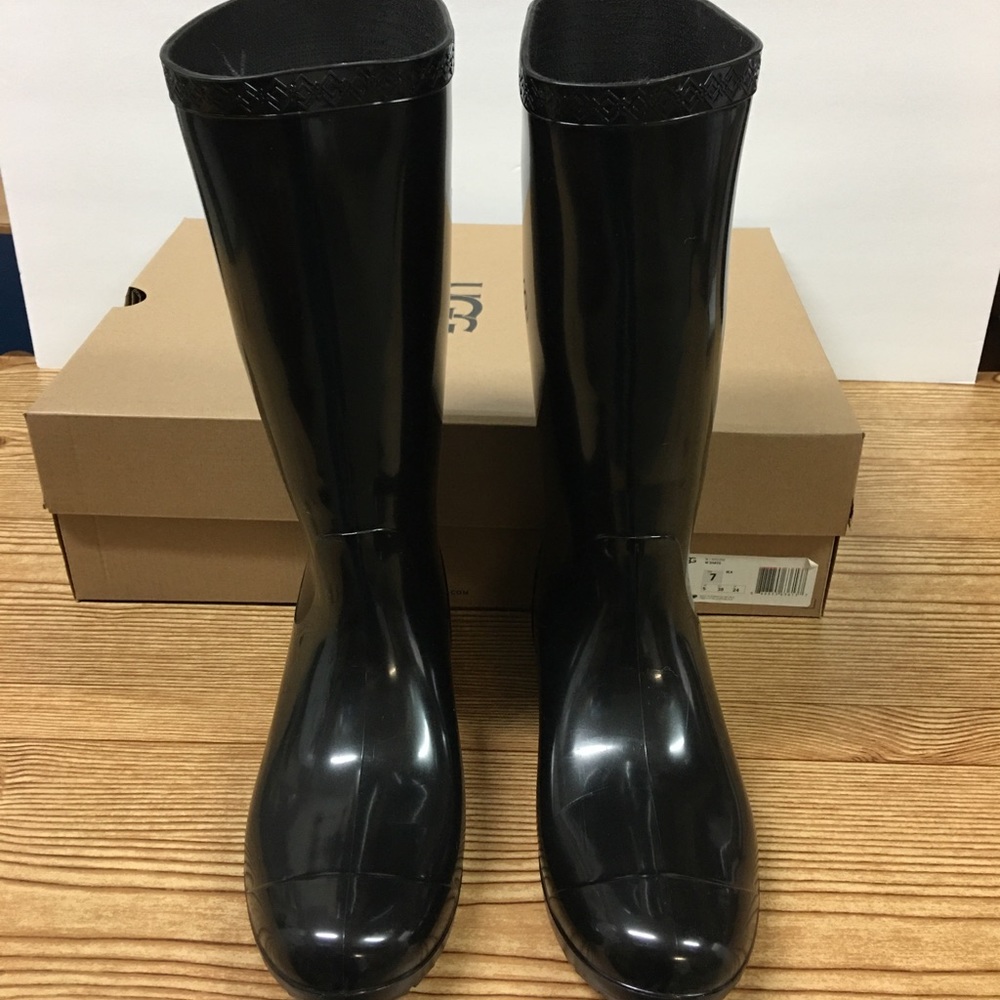 Ugg shaye rain boots